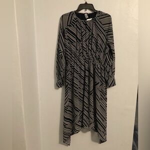 H&M NWT Woman’s Navy Blue &White Striped Midi Dress. Size 10.